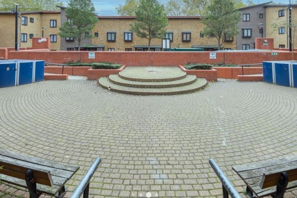 Bright, Nice Interior, Close To The City, 2 Bedroom Apartment London Exterior foto